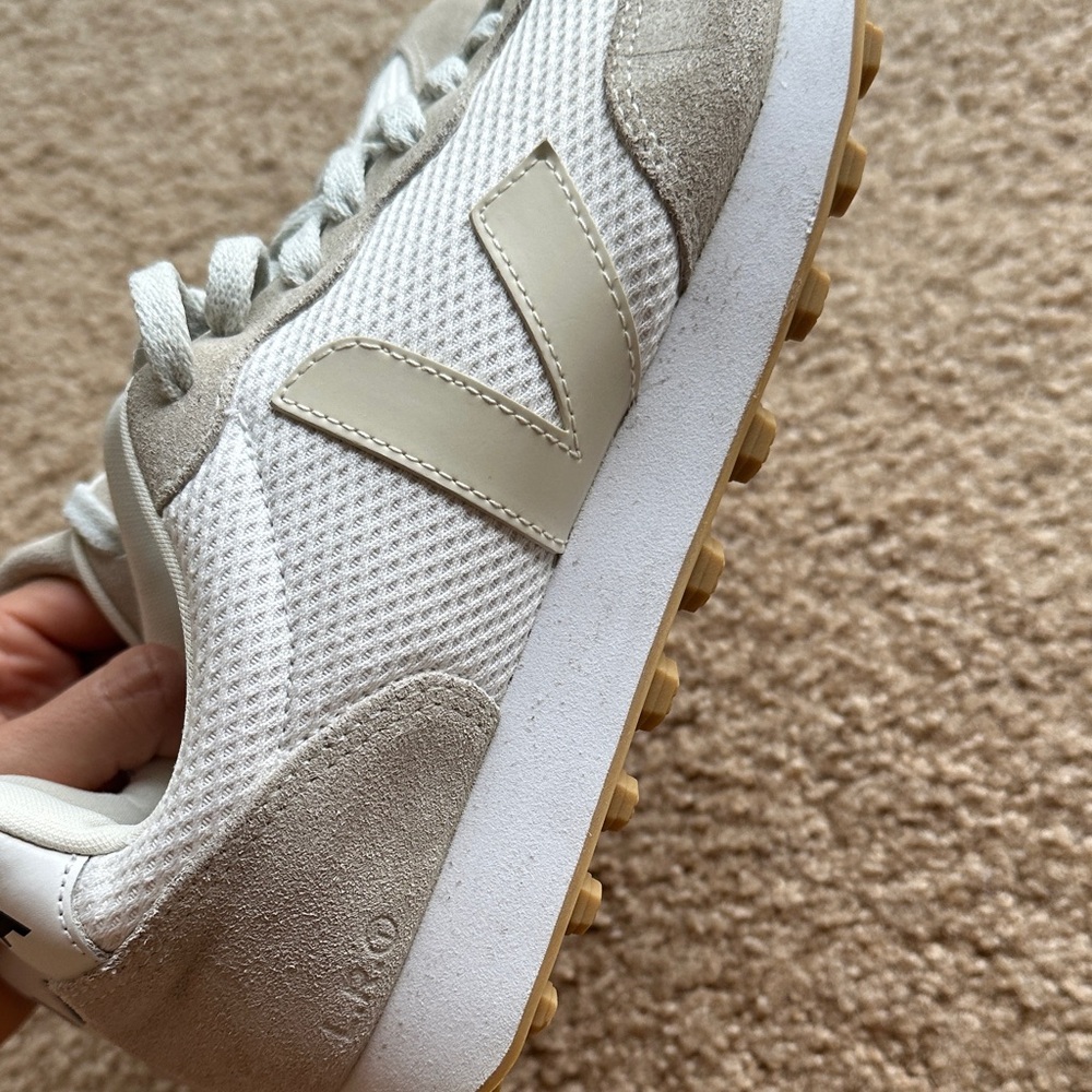 Veja Rio Branco Sneakers US9 MSRP $140 - Picture 6 of 10